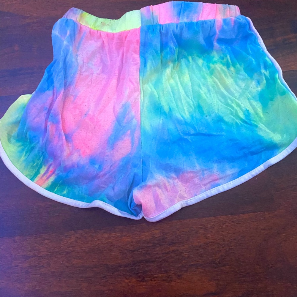 tie dye shorts with white border